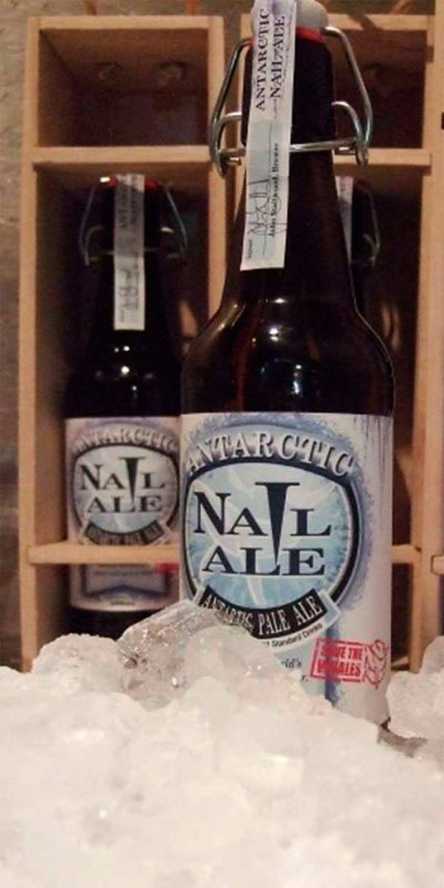 Botellas de cerveza Antarctic Nail Ale