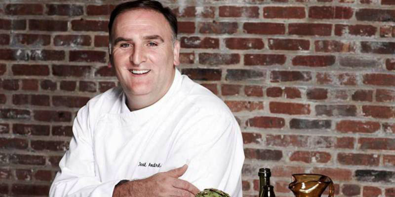 José Andrés posando