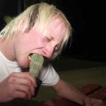 Intenta comerse un cactus y le ocurre algo inédito