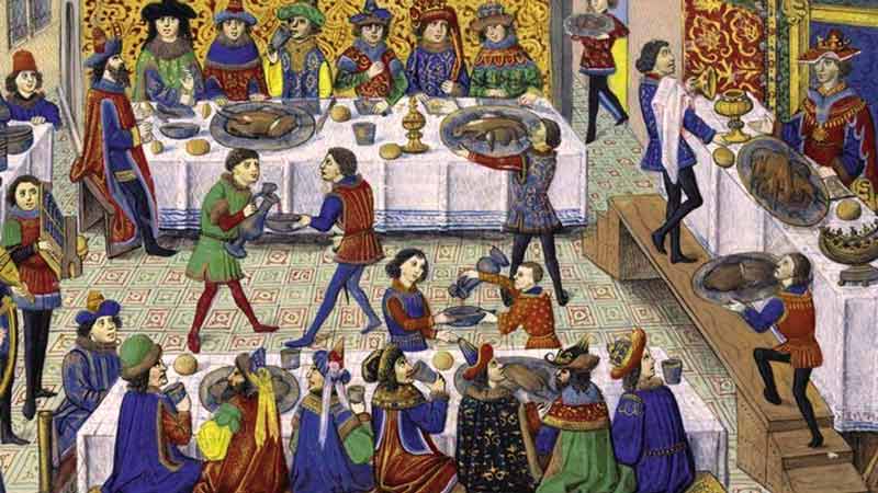 un dibujo de tres mesas alargadas con personas comiendo