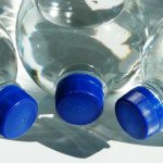 Eroski también va a retirar su agua embotellada por contaminación