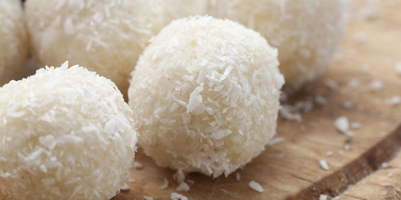 beneficios del coco, bolas de coco blancas