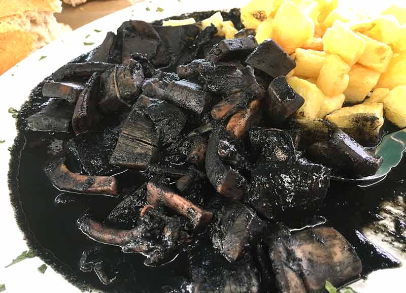 Calamares en su tinta