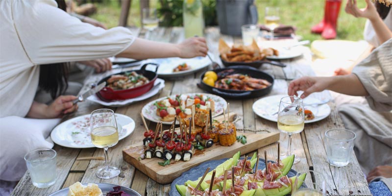 Mesa de una comida familiar