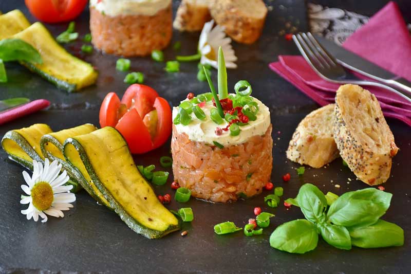 tartar de atún con cebollino