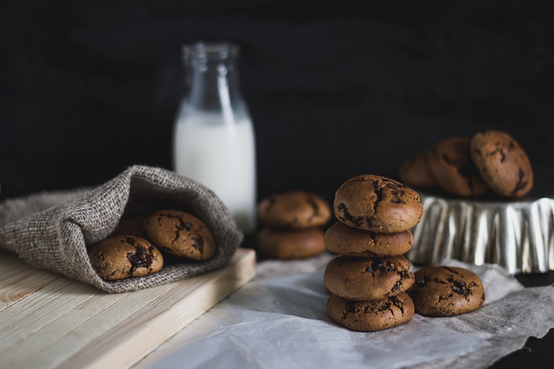Las cookies al microondas salen deliciosas, suaves y en muy poco tiempo.